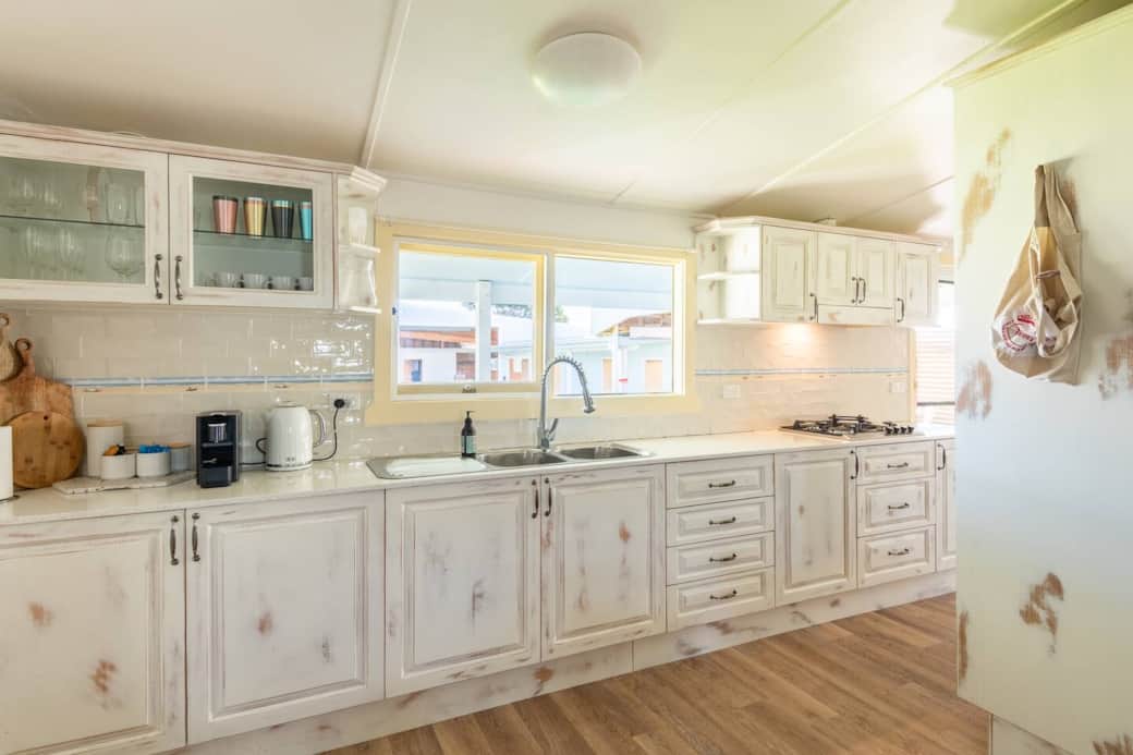 Full kitchen with gas stove, electric oven and nespresso coffee machine
