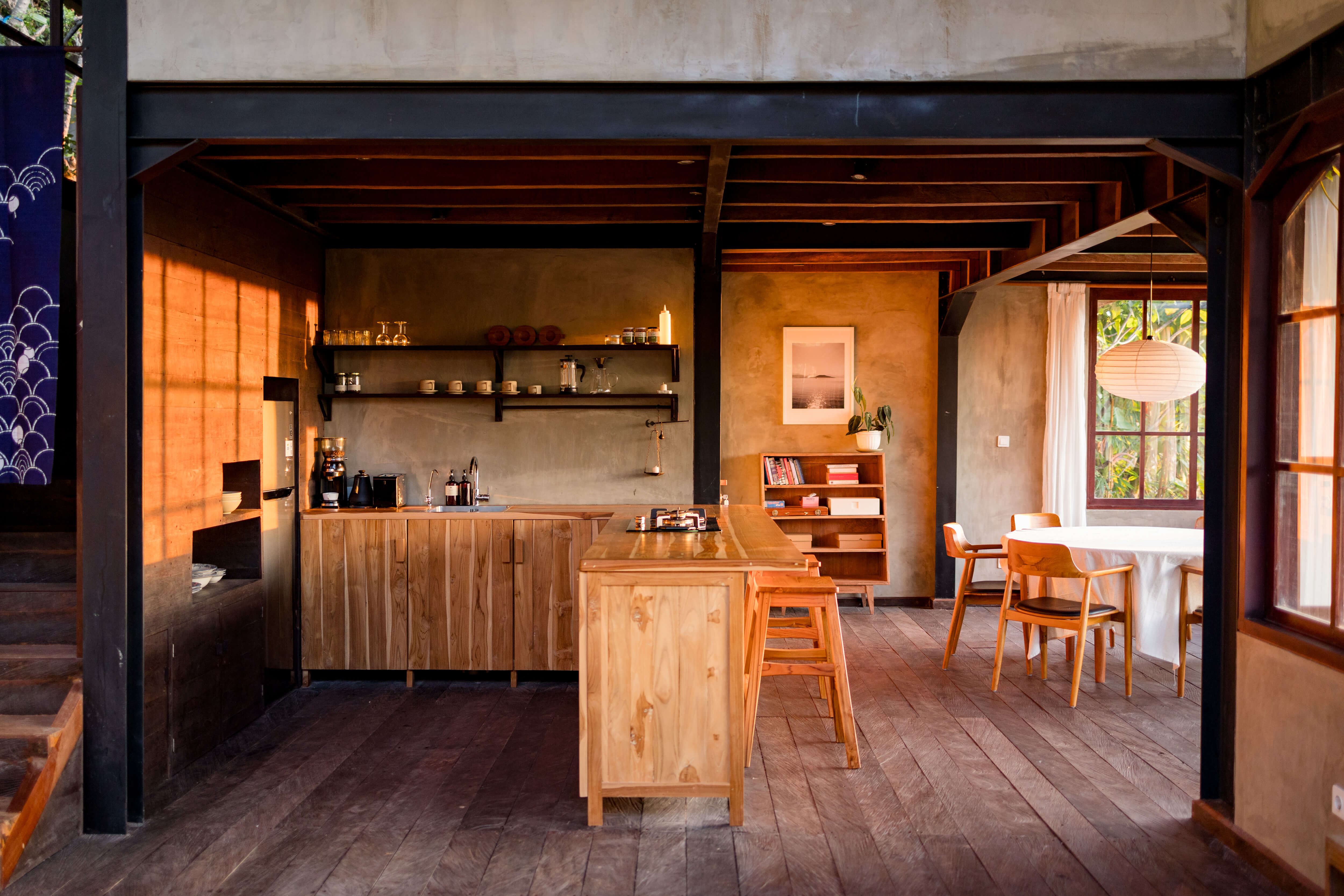 Exterior view of Villa Sora with Mediterranean architecture and garden