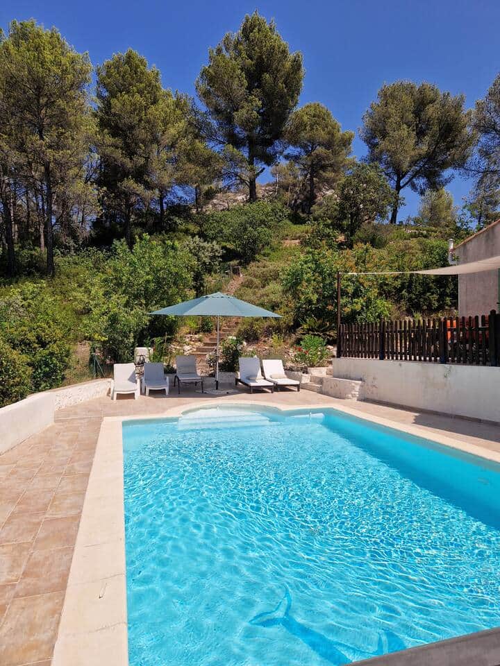 Swimming pool (8m x 4.5m)