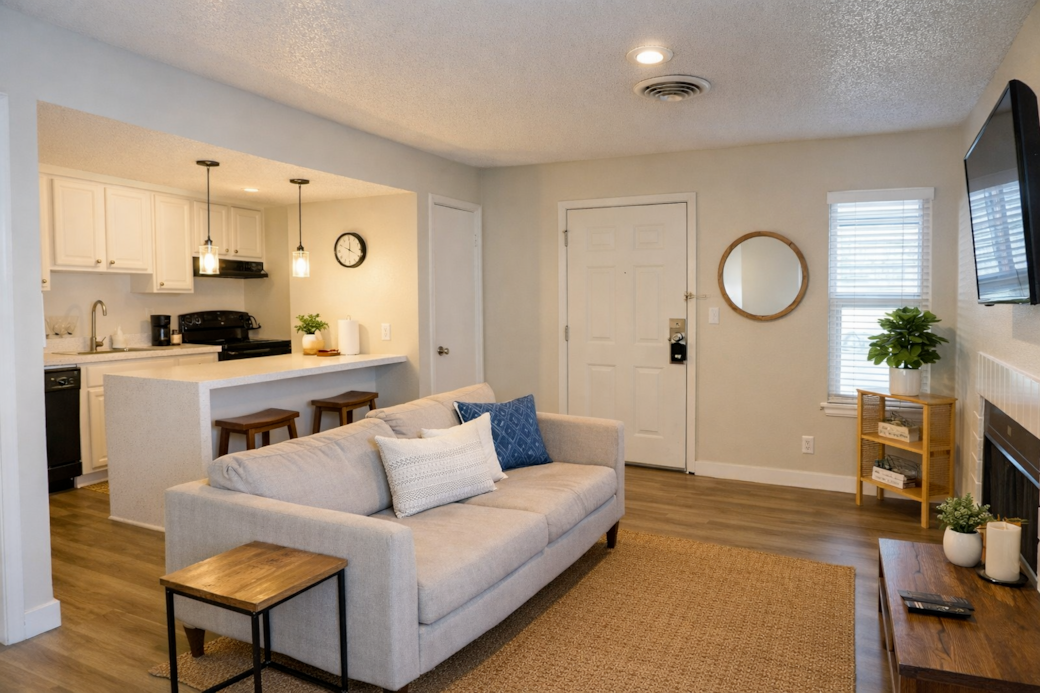 Stylish studio apartment in an unbeatable city location, perfect for work or play.