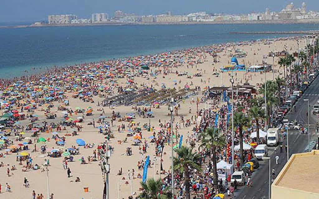 Playa de La Victoria en Cádiz capital
