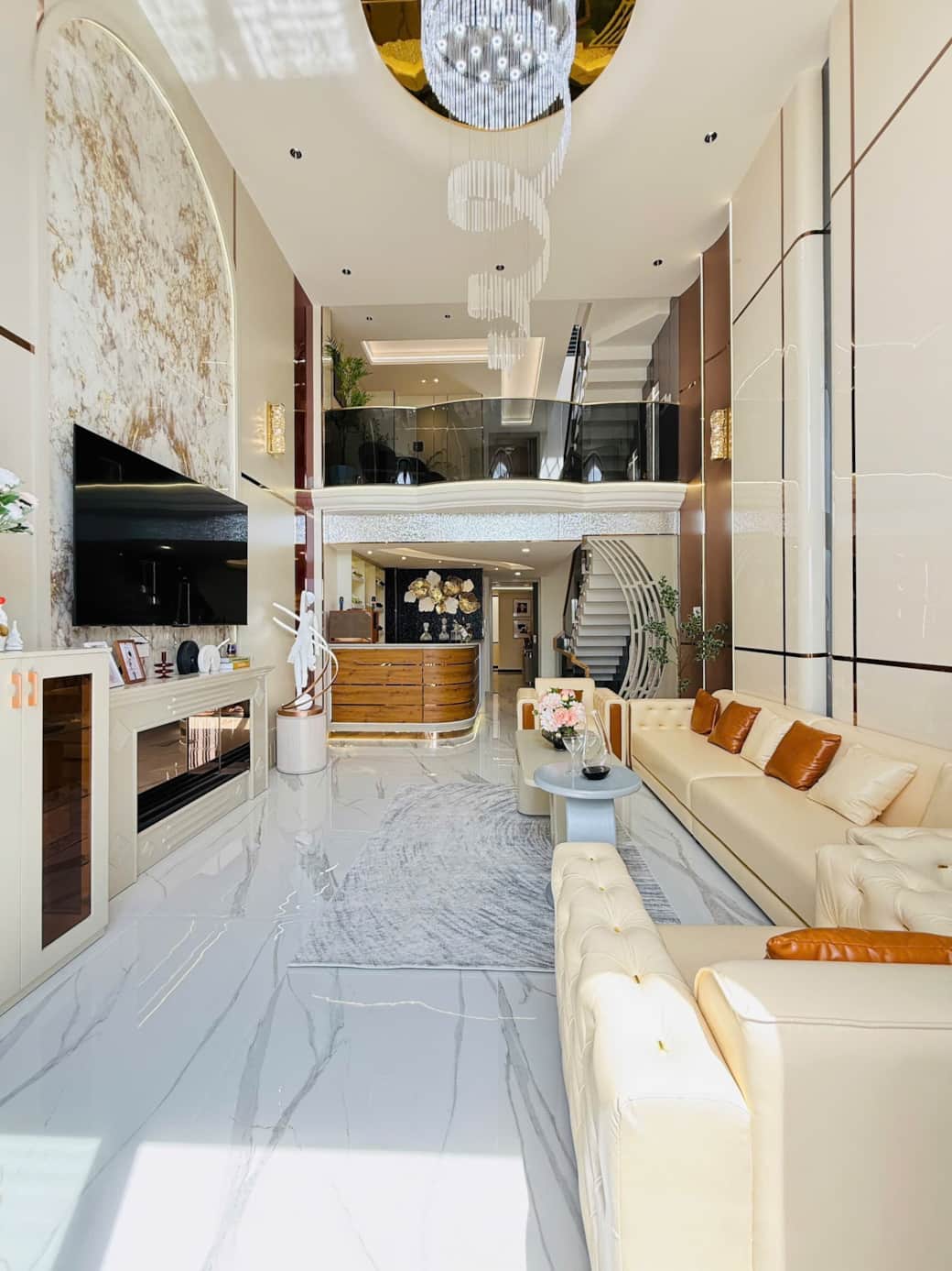 Grand Executive Lobby & Bar