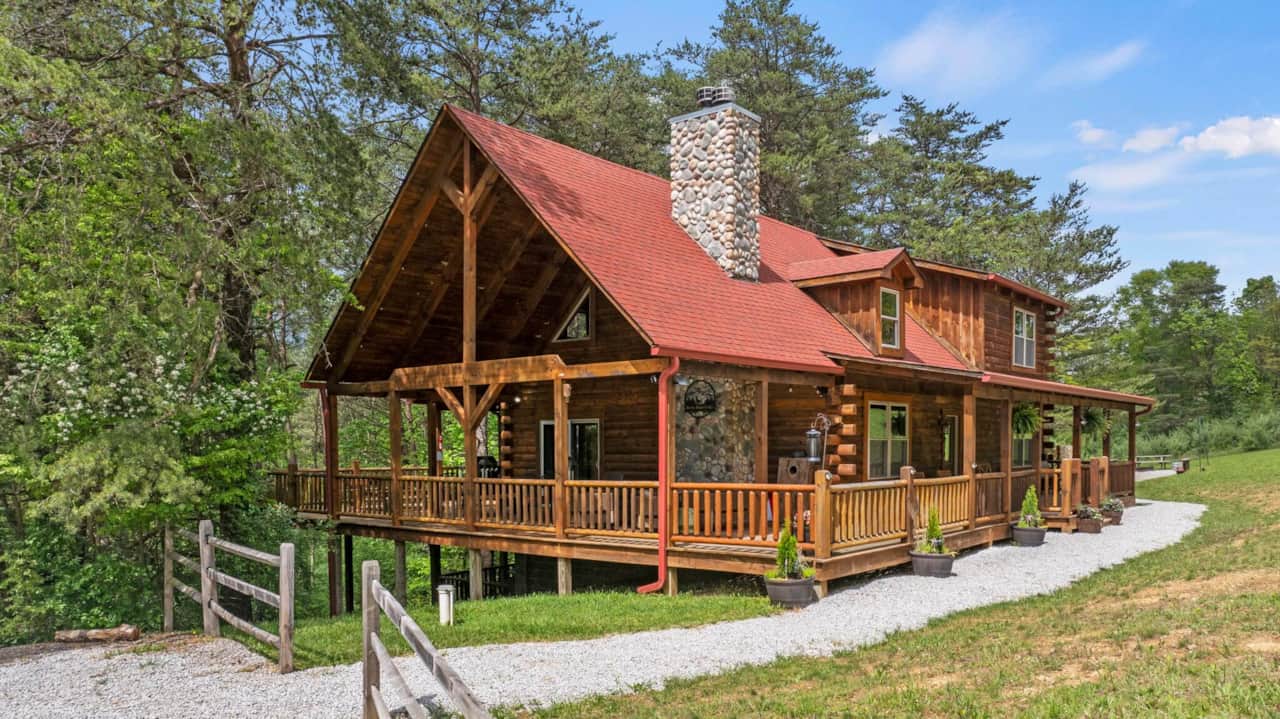 Rustic Ridge Lodge Cabin Rental 12 Guests 4 BR plus 4 Twin Bed Open Loft in Hocking Hills