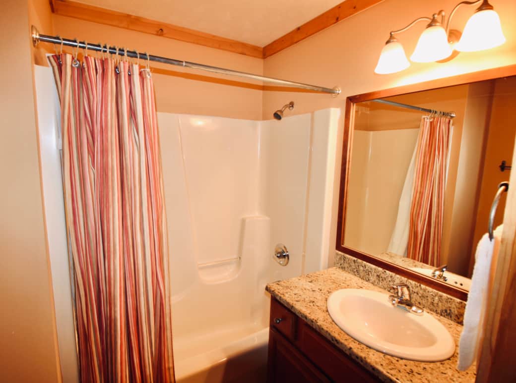 Nanook's Loggers Run - Bathroom 2