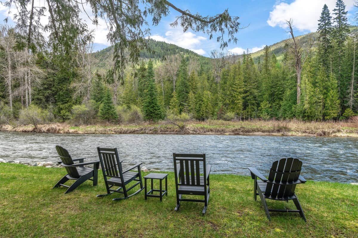 Vacation Rental North Idaho - Whitetail Cottage river view