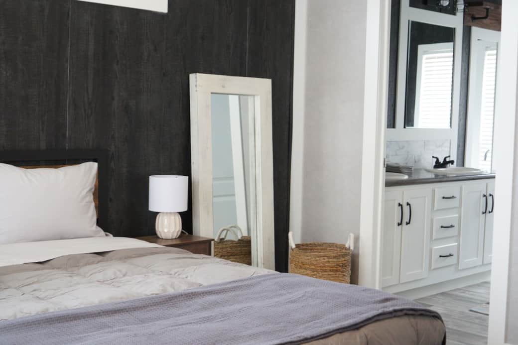 Queen Bed with Private Bathroom Queen Bed with Private Bathroom