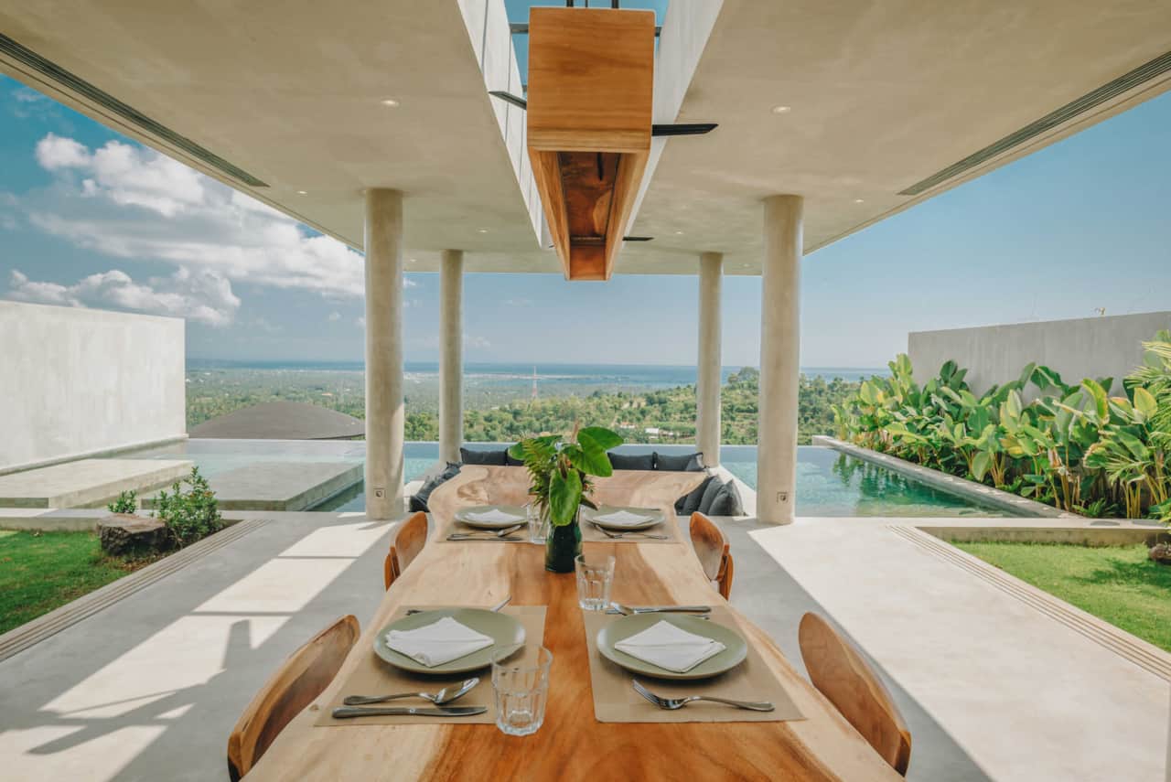 Villa Yolanda dining area