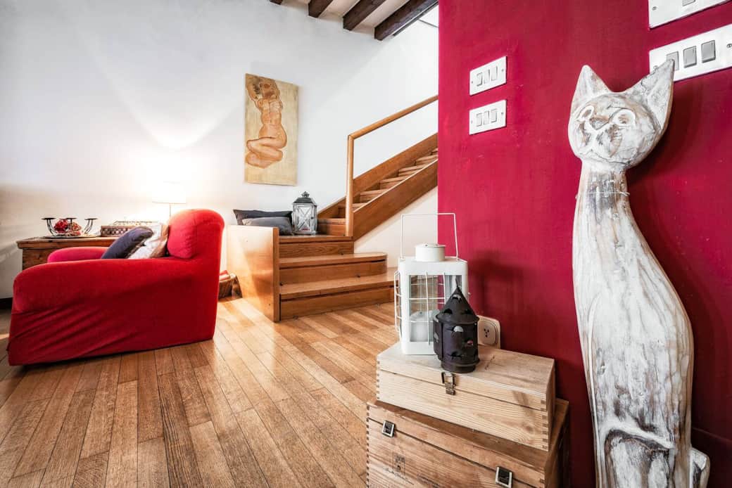 particolare entrata con scala 