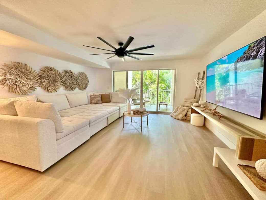 Spacious sectional with natural light that pulls out into a comfy bed for extra sleeping space.