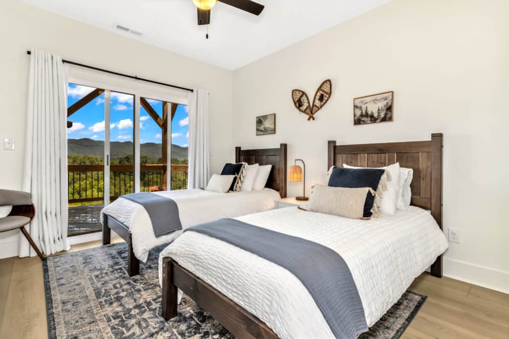 Go to sleep or wake up in our Twin Beds to beautiful ALL-seasons views of the Blue Ridge Mountains