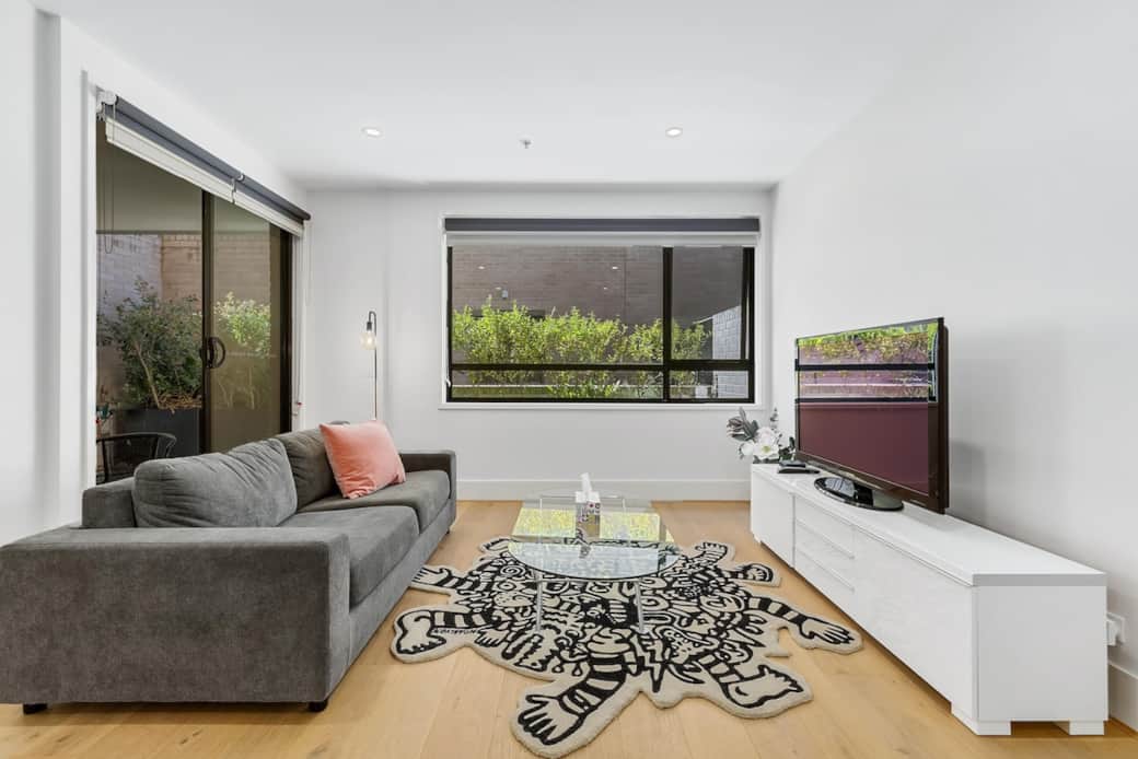 Our cozy living room is designed for comfort. The sofa and stylish rug create a warm atmosphere, while the large windows let in an abundance of natural light. Unwind after a long day in front of the flat-screen TV, or enjoy in this inviting space.