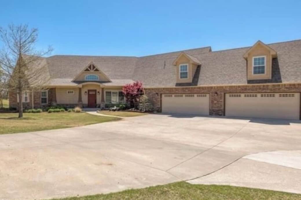 Plenty of parking Plenty of parking