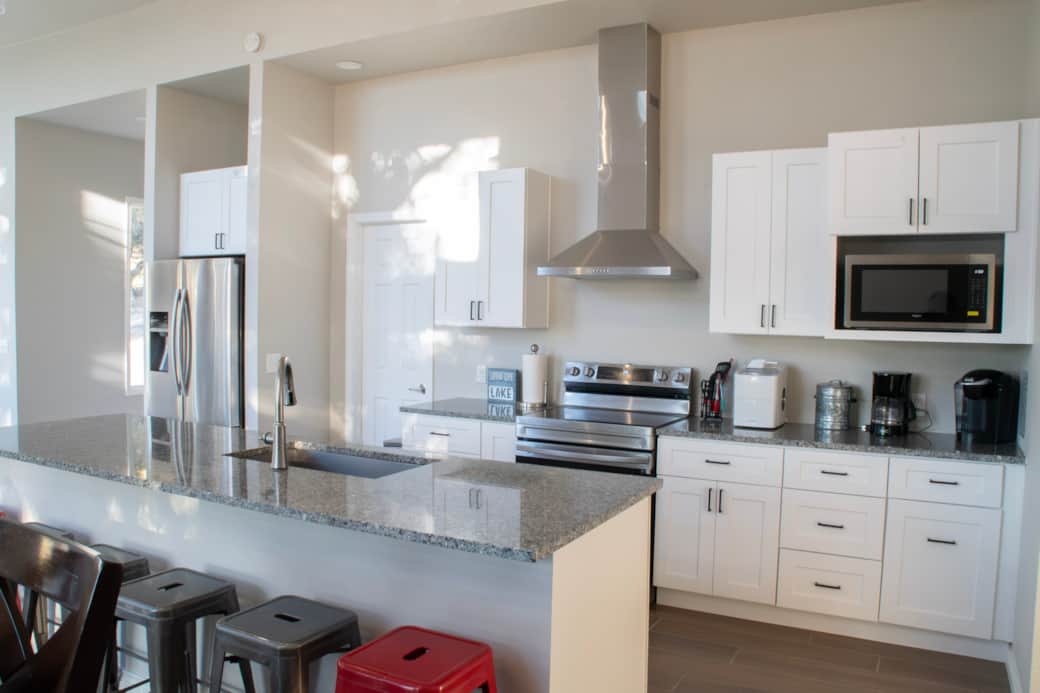 Spacious Kitchen with Island Spacious Kitchen with Island