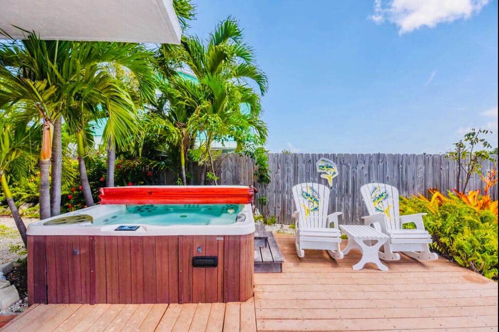 Hot tub. Please request prior to check in. 