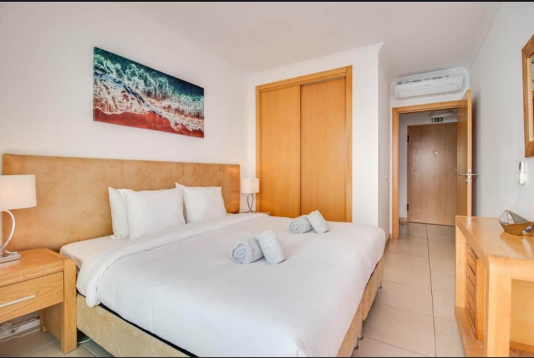 Bedroom & wardrobe