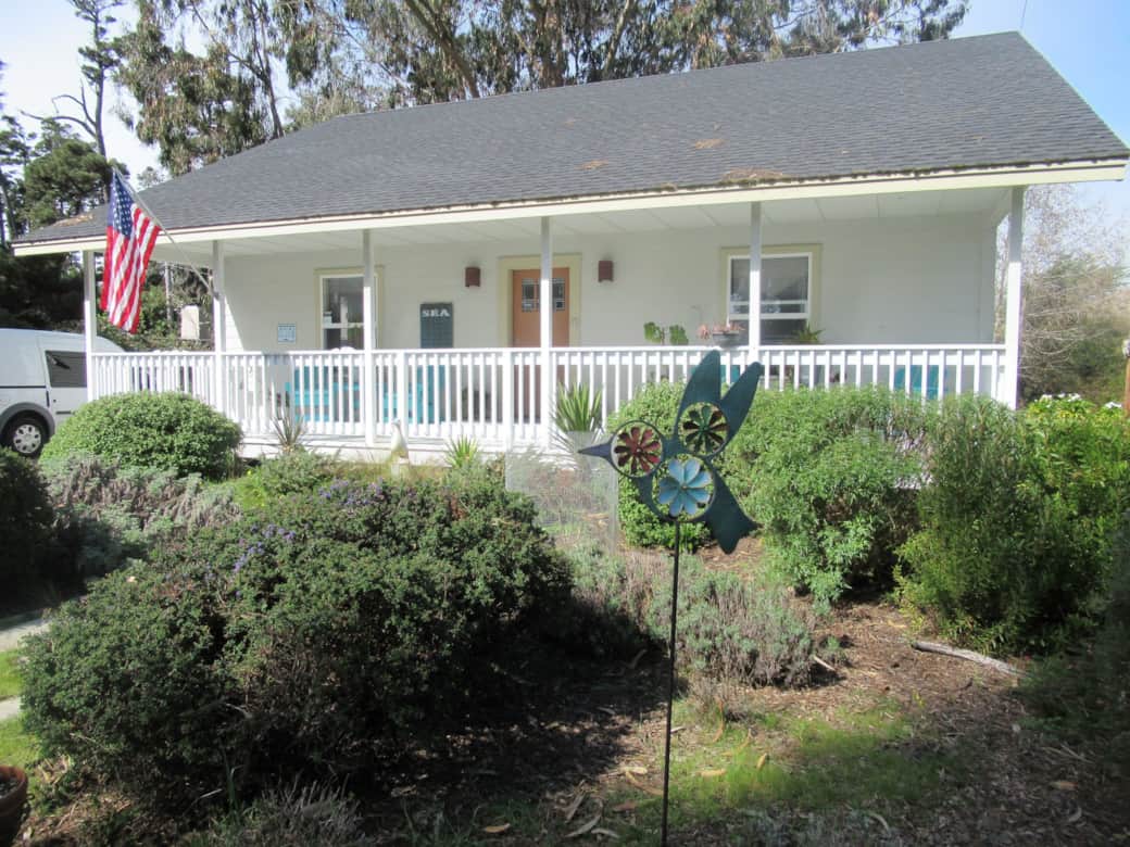 Old picture of the front of sandy clove cottage b