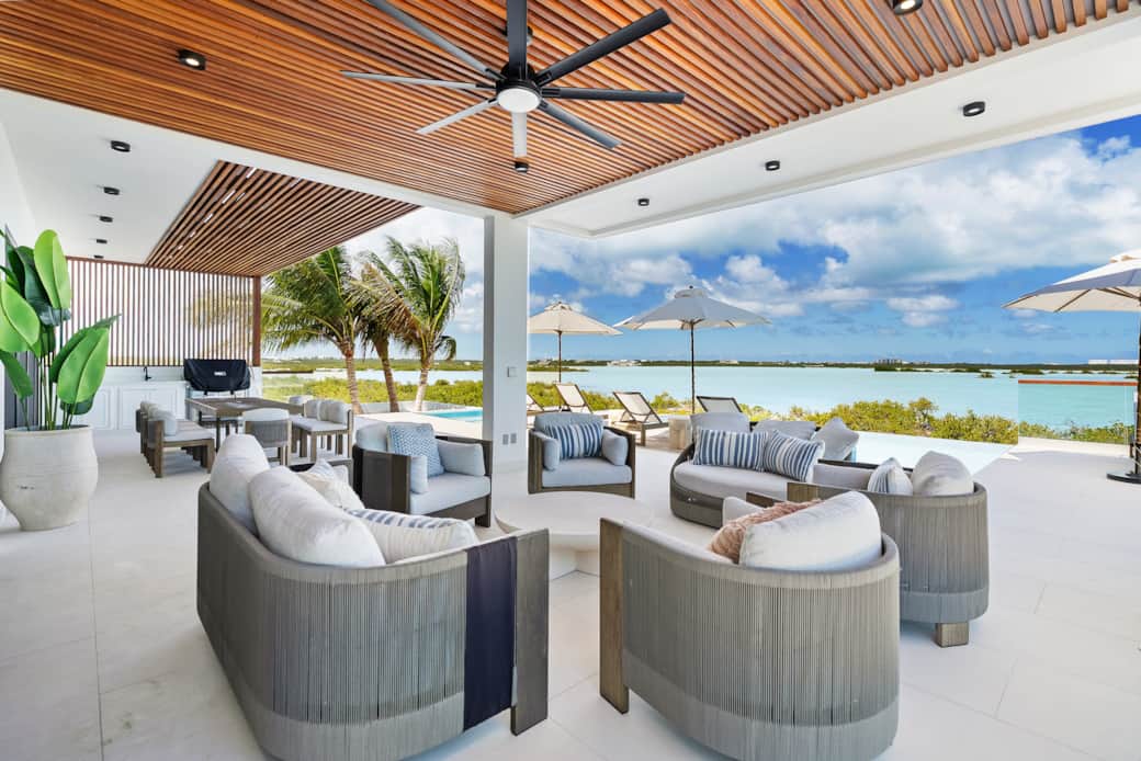 Main Villa - Outdoor Lounge