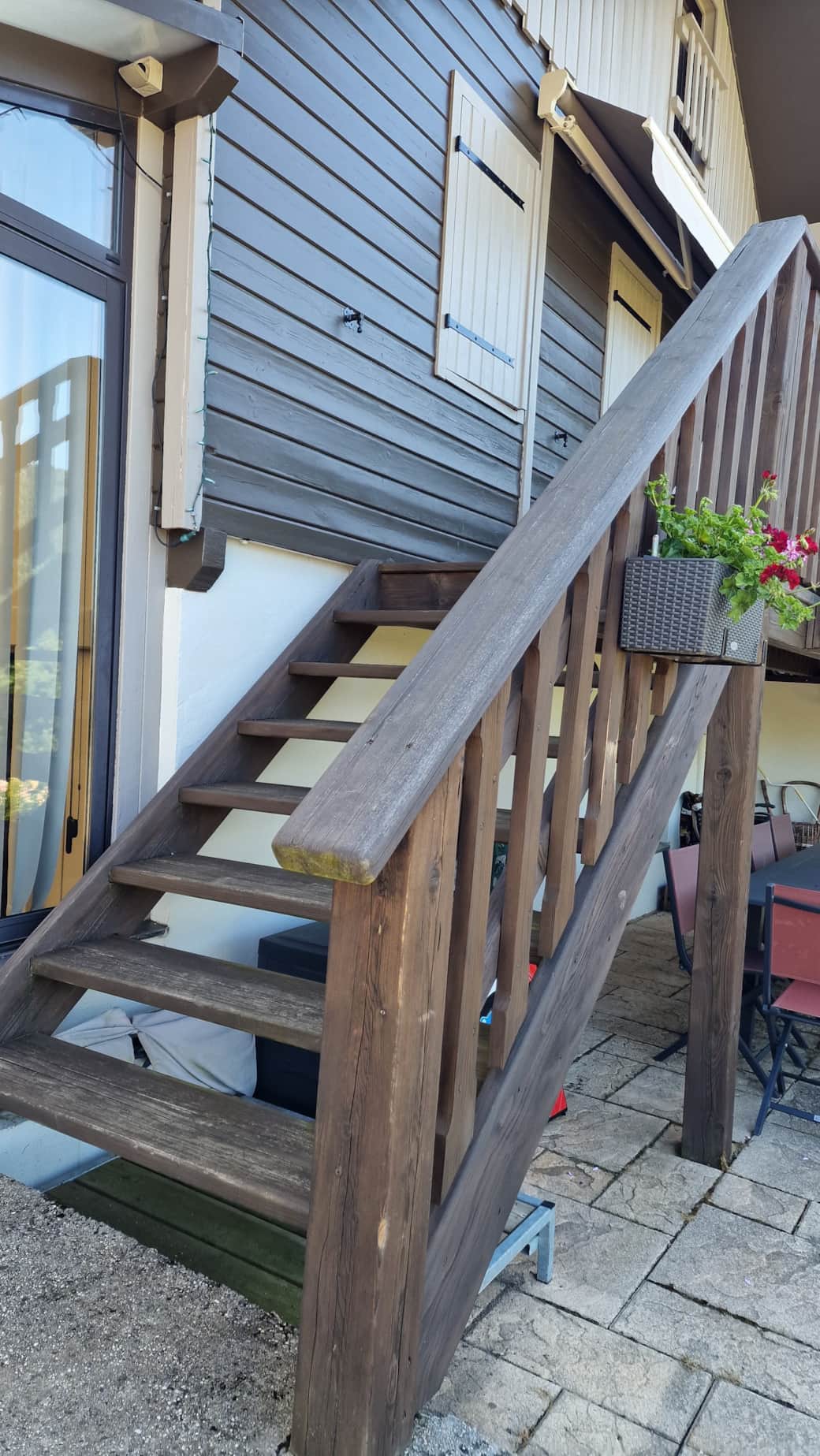 Vue de l'escalier menant au balcon