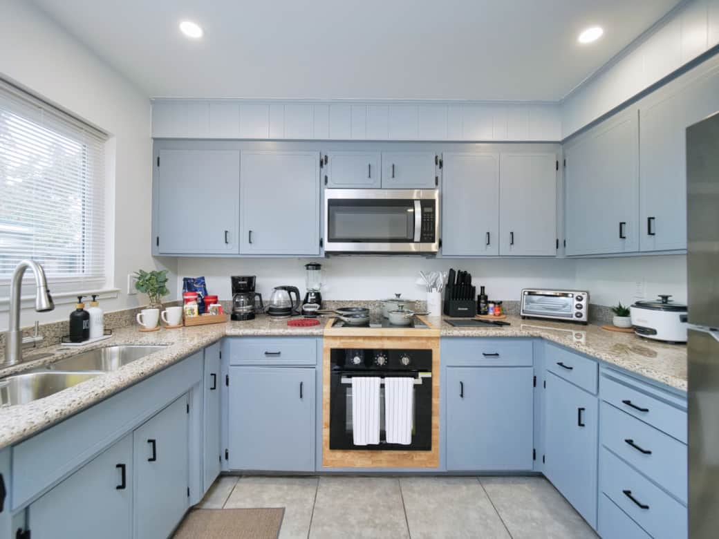 Fully equipped kitchen with brand new, modern appliances Fully equipped kitchen with brand new, modern appliances