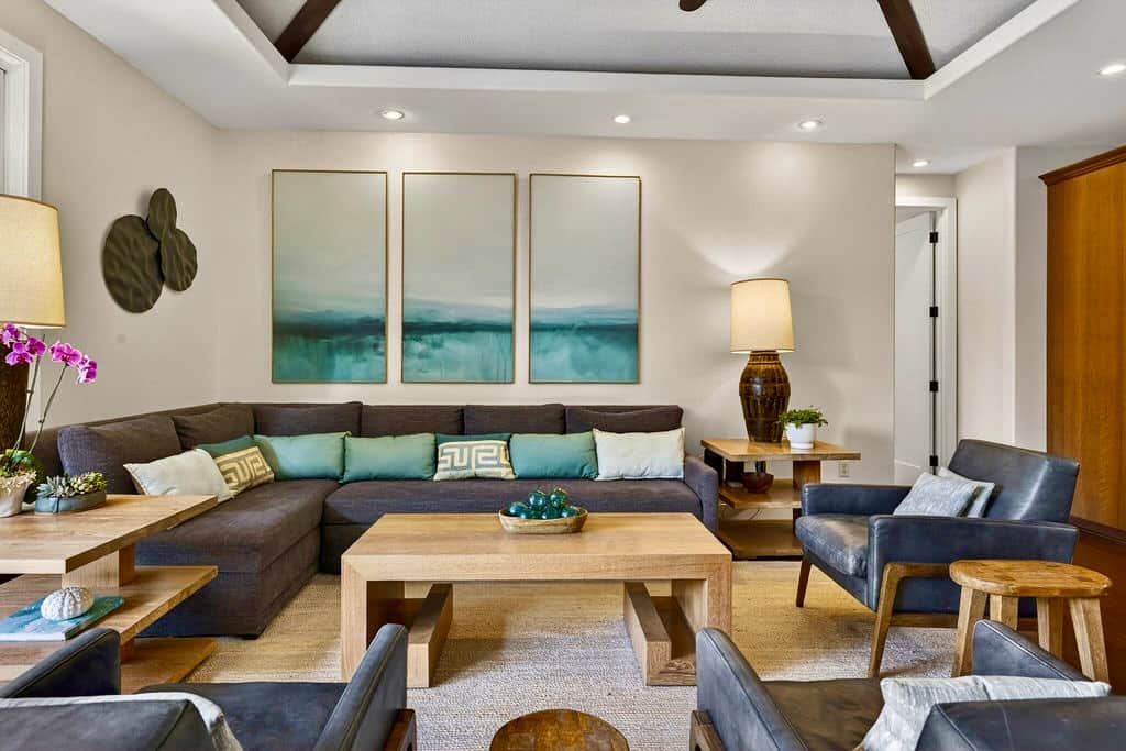 Coastal living room vibes. Kick back, unwind, and feel right at home.