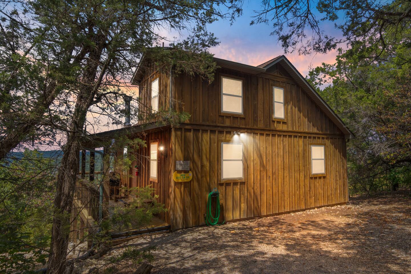 Cabin w/Views, Hot Tub, Sleeps 4