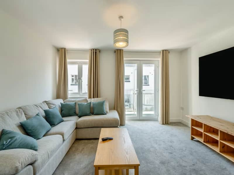 Lounge with 75 inch OLED TV