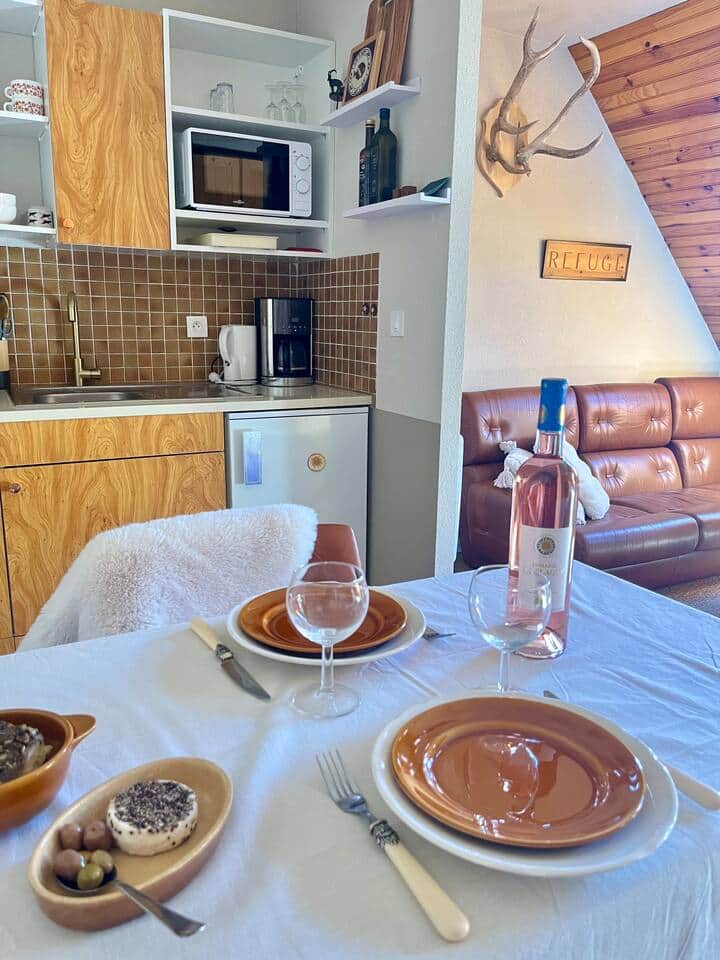 La table peut accueillir jusqu’à 4 personnes