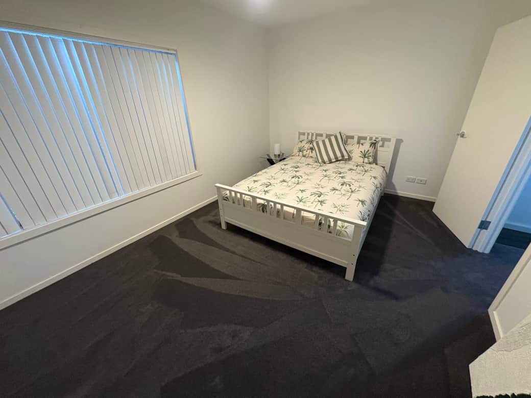 A very comfortable bed and blanket - Bedroom 3