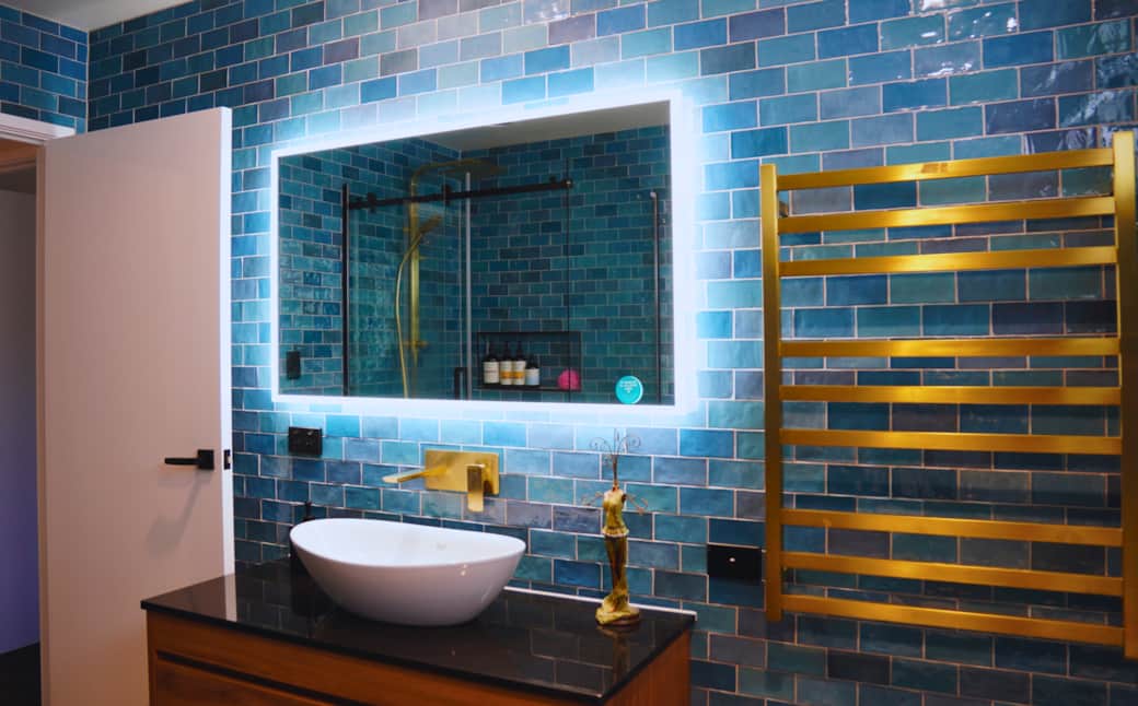 Central bathroom Vanity