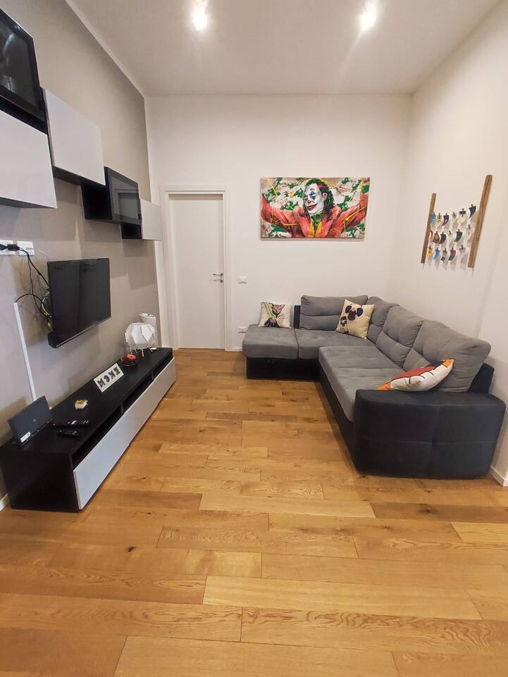 Soggiorno con ampio divano-letto e Smart TV 40" con Netflix, Prime Video, Youtube...