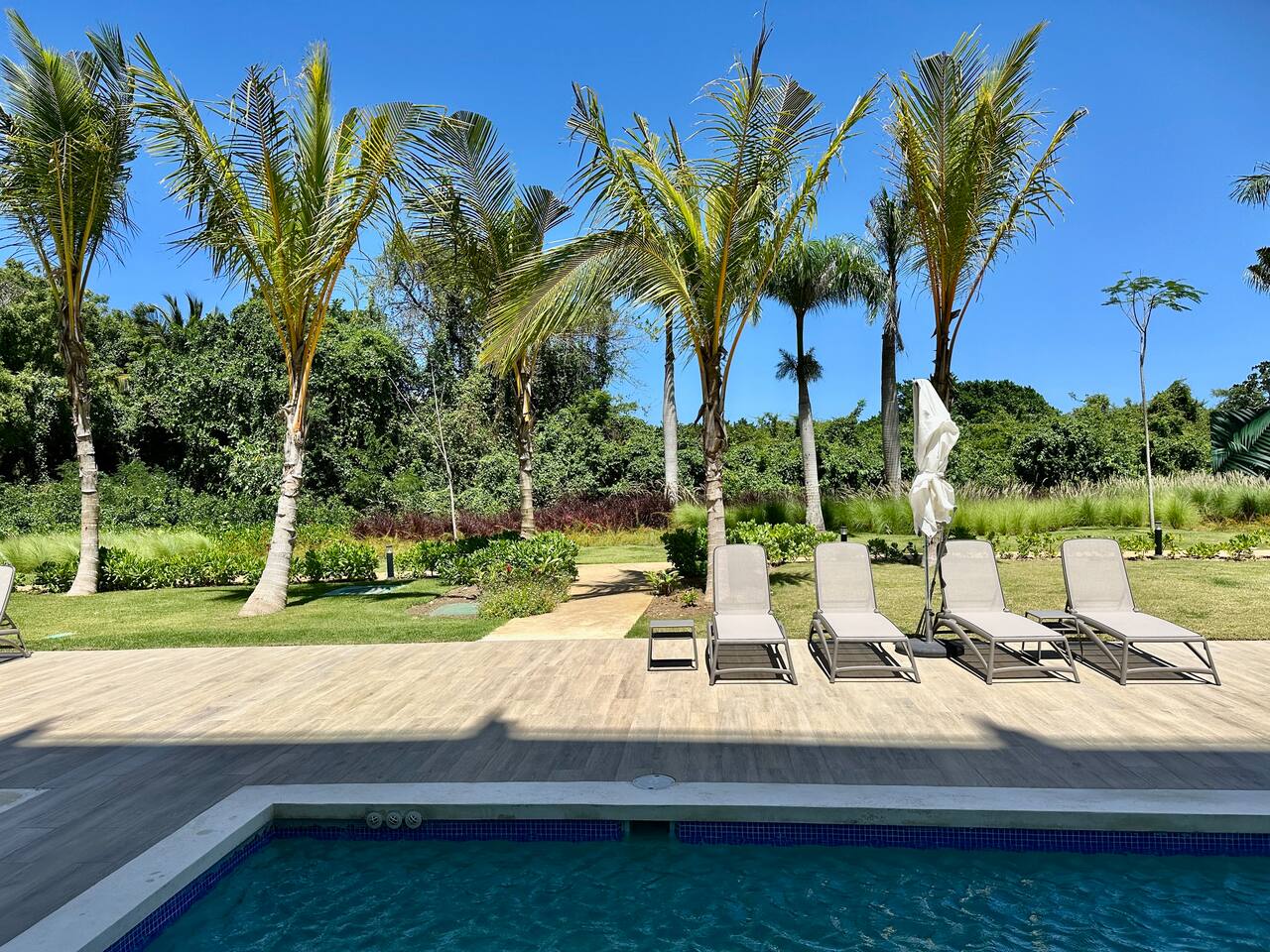 Aqua Bliss Swim-up retreat @ Cana Rock Universe photo 3