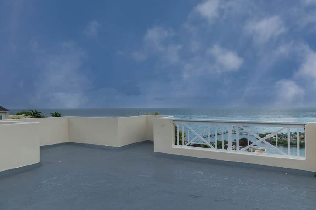Private rooftop balcony on the third floor. Great for wedding pics or family reunion events. Private rooftop balcony on the third floor. Great for wedding pics or family reunion events.