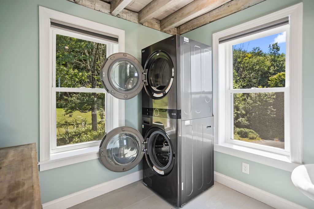 Bathroom 2, onsite laundry