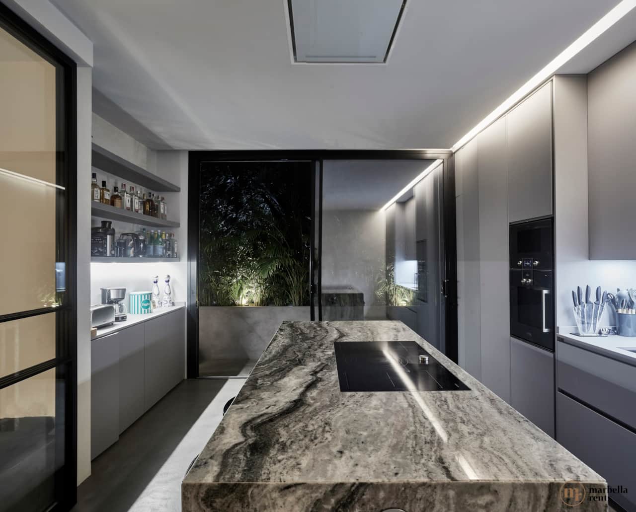 Fully equipped kitchen.