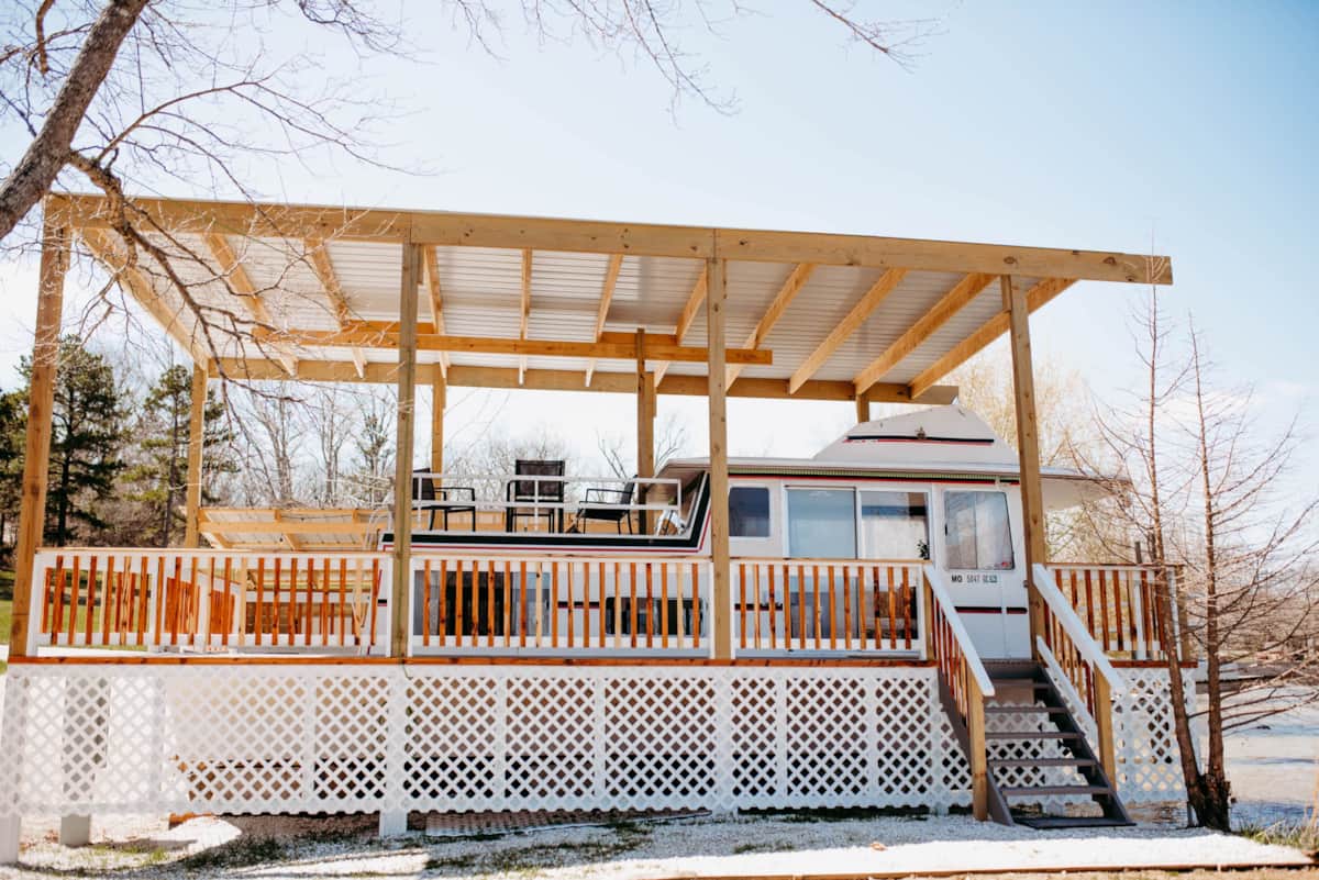 Lost Hill Lake Happy Dayz Houseboat Boat House in Saint Clair