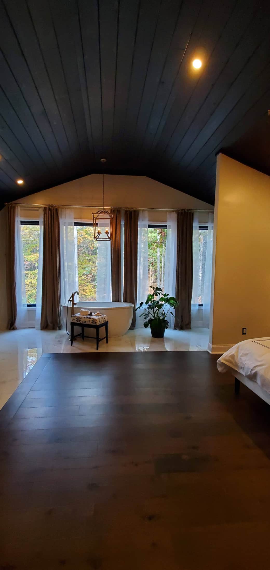 North Suite Tub