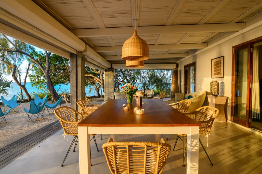 Lilot - Varangue Table Sunset 1