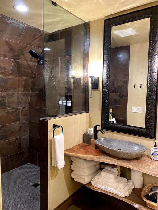 Luxurious huge shower