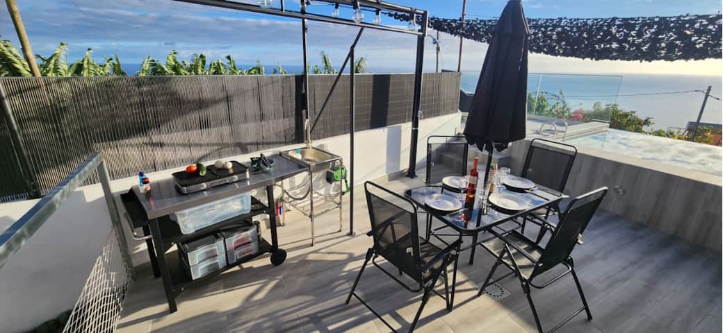 Rooftop BBQ with ocean view at Floeca—sunny dining, relaxing vibes, perfect Madeira moments Rooftop BBQ with ocean view at Floeca—sunny dining, relaxing vibes, perfect Madeira moments