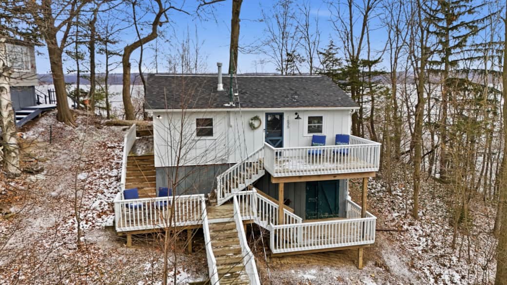 Wrap Around Porches to Follow the Sun and Views