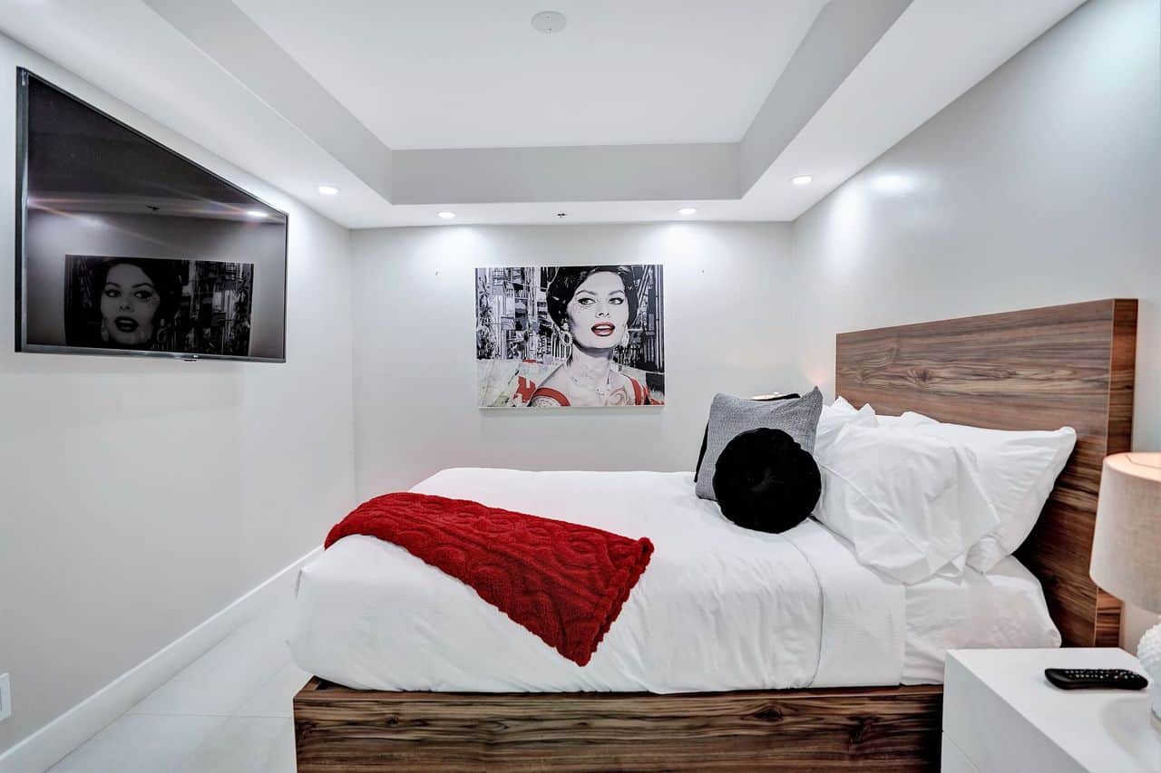 3rd interior bedroom, full bed, Tv