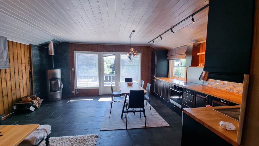 Living room and dining area combined with a big kitchen - Skurdalsvegen 37L