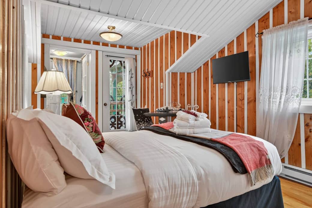 Bedroom 1 (Double bed)