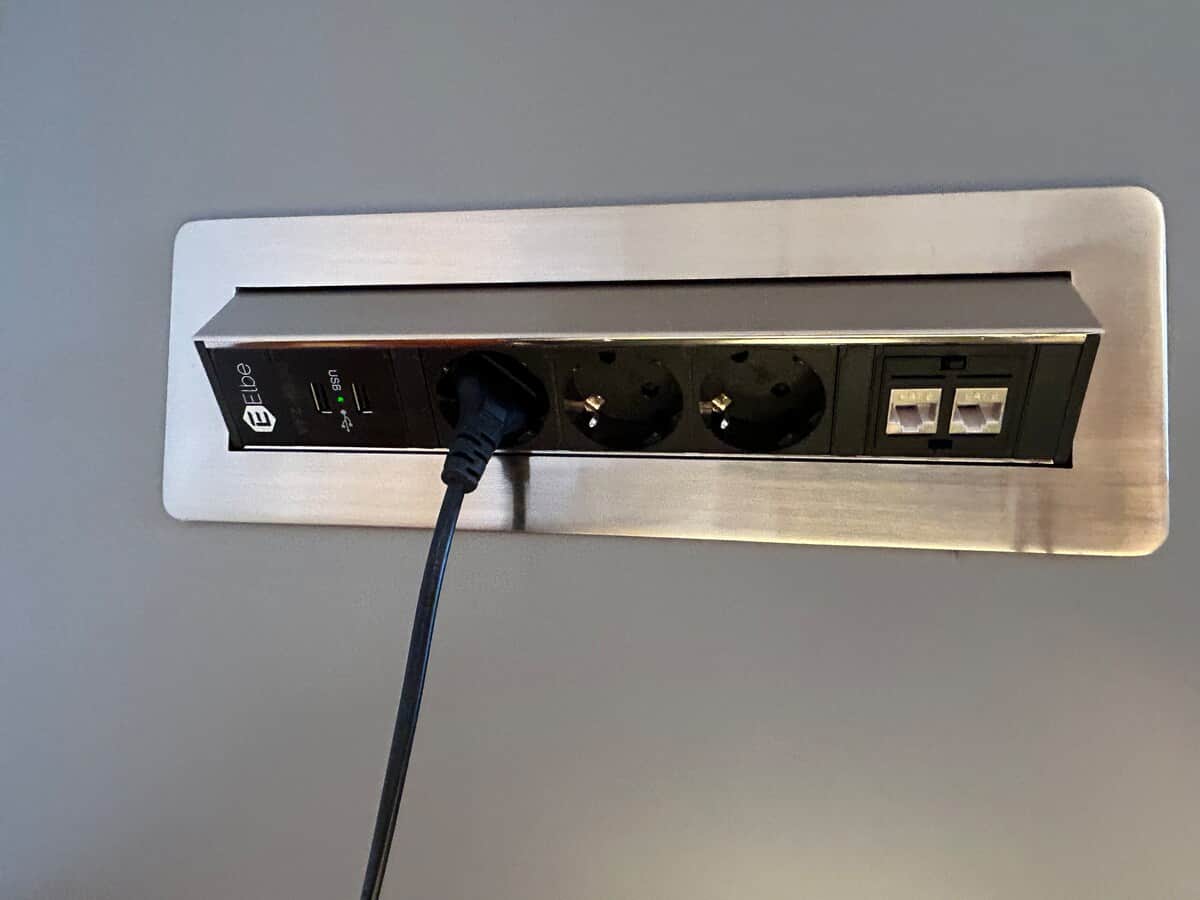 Für mobiles digitales Arbeiten ist alles da. W-Lan 100mbit/sec