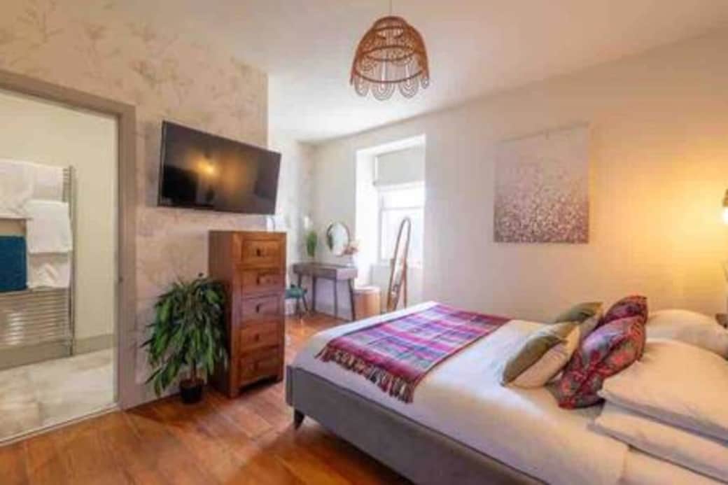 We love this room it just makes you want to sleep the relaxing decor, sound of birds and super comfy king bed are what dreams are made of. We love this room it just makes you want to sleep the relaxing decor, sound of birds and super comfy king bed are what dreams are made of.