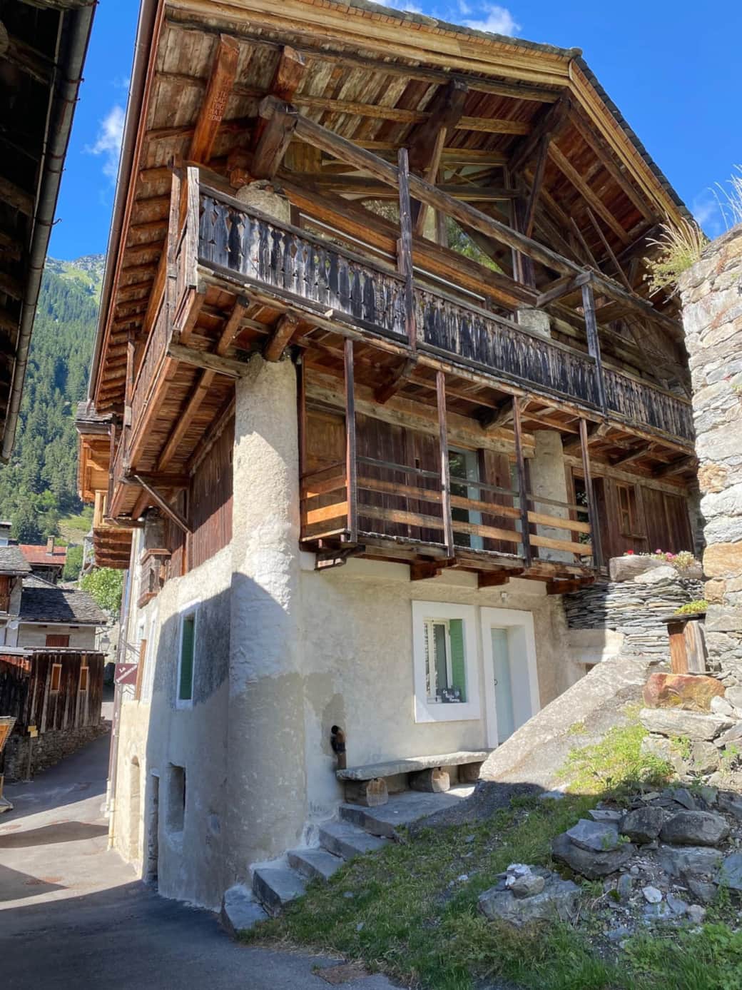 buitenkant van het chalet buitenkant van het chalet