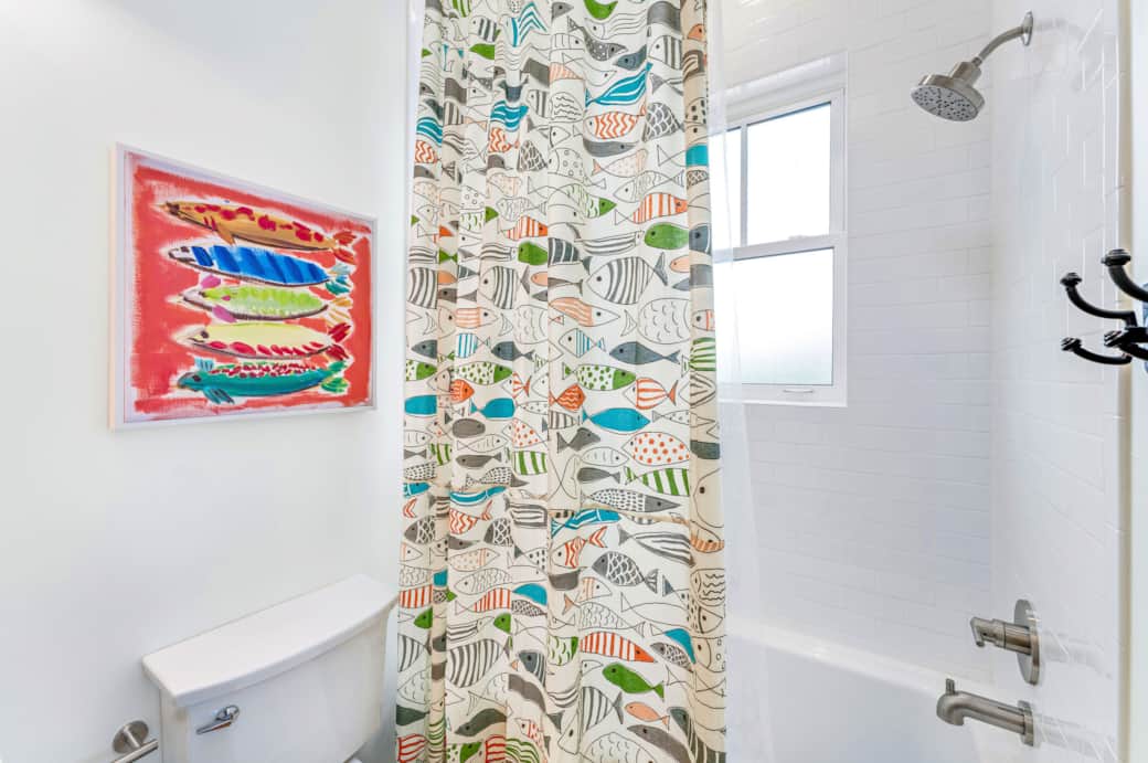 Queen Bathroom-Main Floor