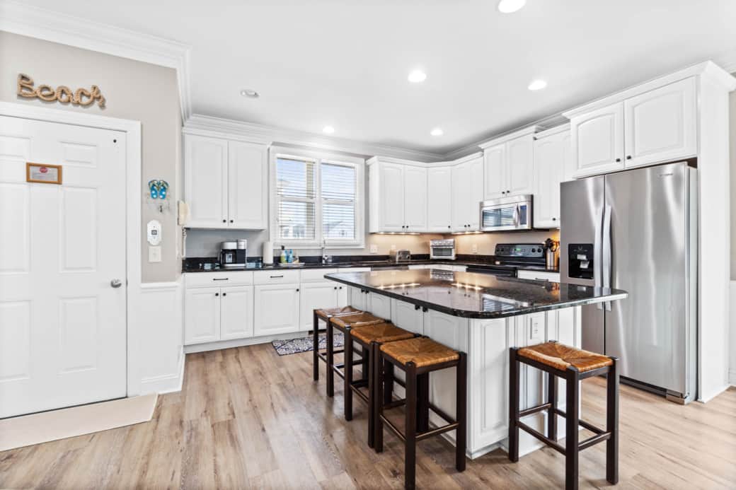 Fully Equipped Kitchen with Keurig/Toaster Oven 