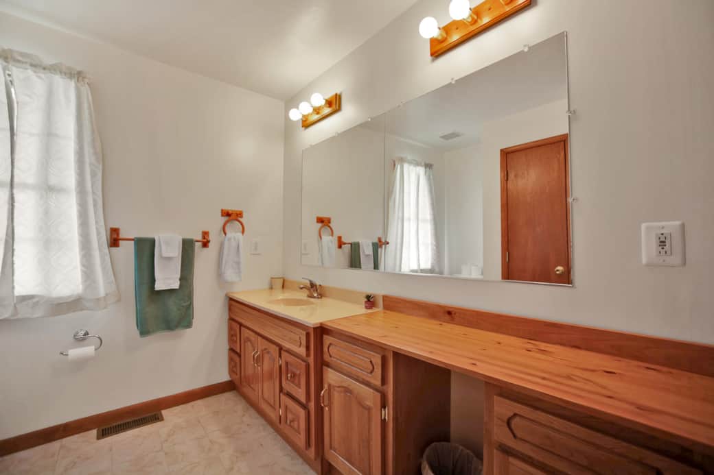 Large main bathroom area