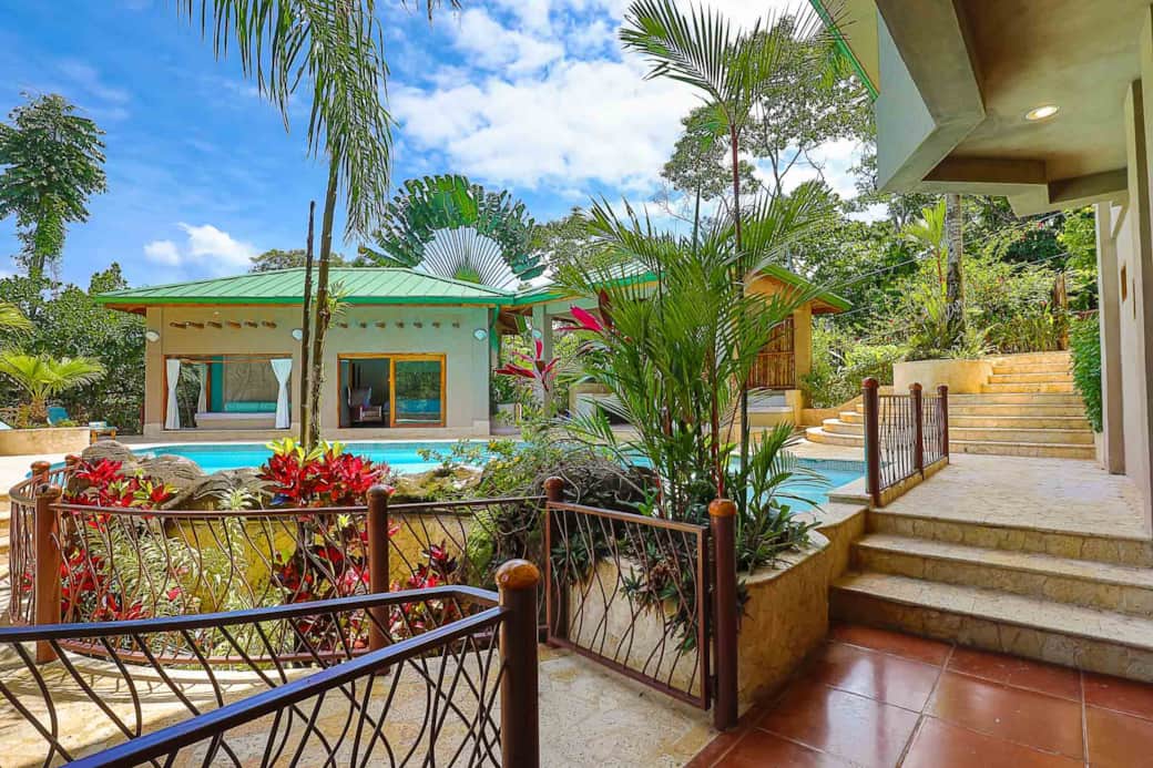1 outdoor patio